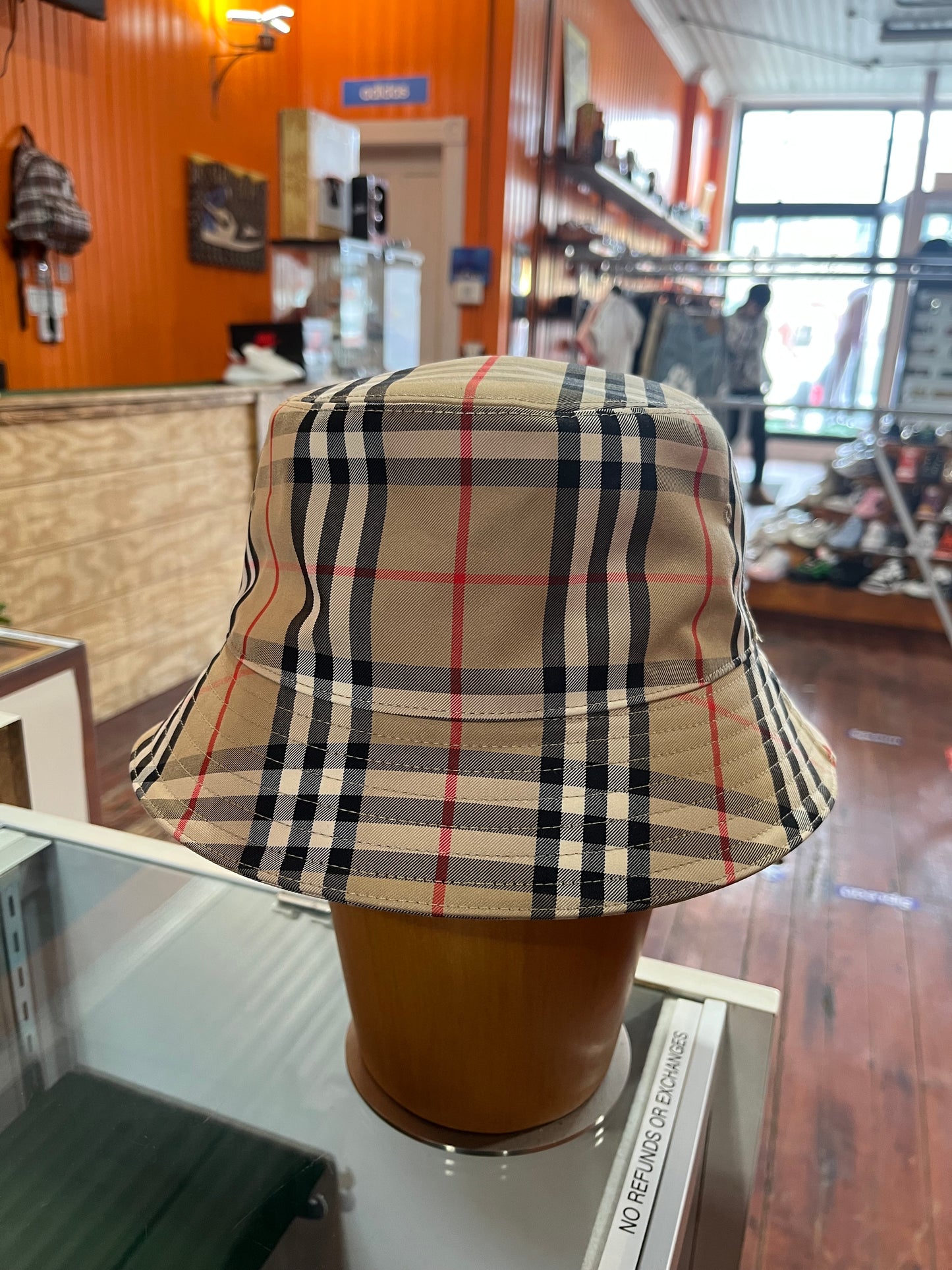 Burberry bucket hat